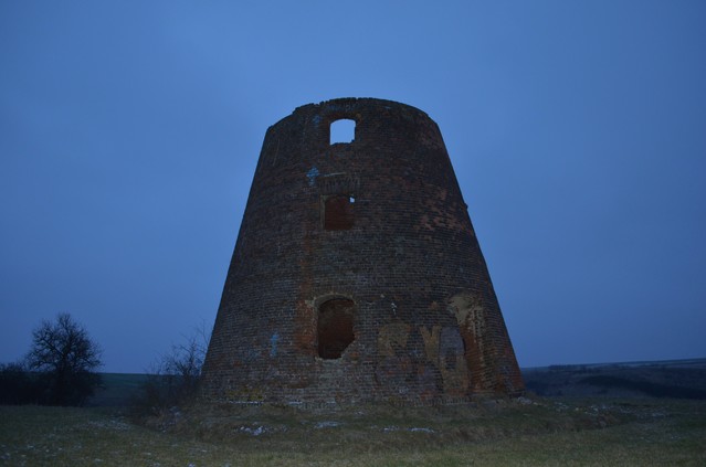 Marekk00 Ruiny wiatraka holenderskiego w Czechowie