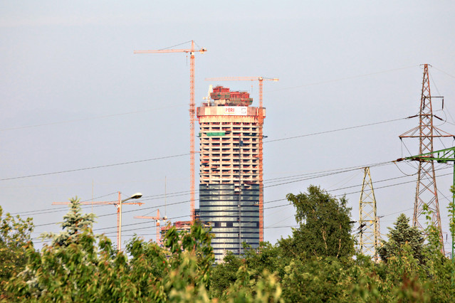 Skytower. Wrocław Animacja pokazująca wzrost wieżowca Skytower