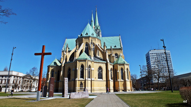 Łódź za katedrą Picasa #315531