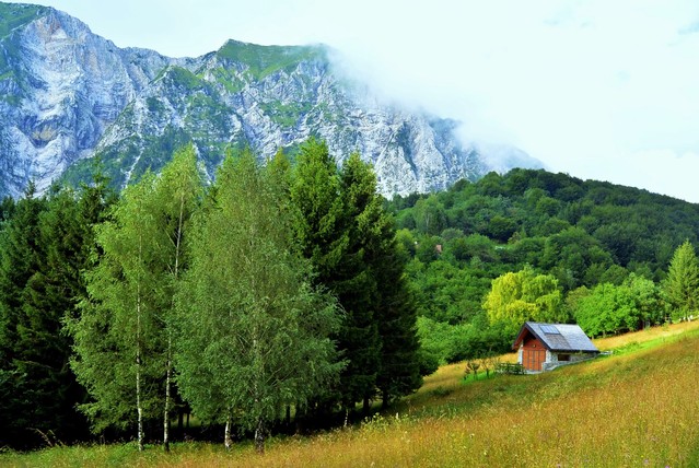 Domek w Alpach Jedno ze zdjęć z mojej wędrówki alpejskiej. Góra