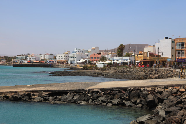 Port i wybrzeże Corralejo Wyspy Kanaryjskie. Fuerteventura.