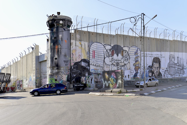 Mur na granicy Izrael-Palestyna Mur stworzony przez Izrael.