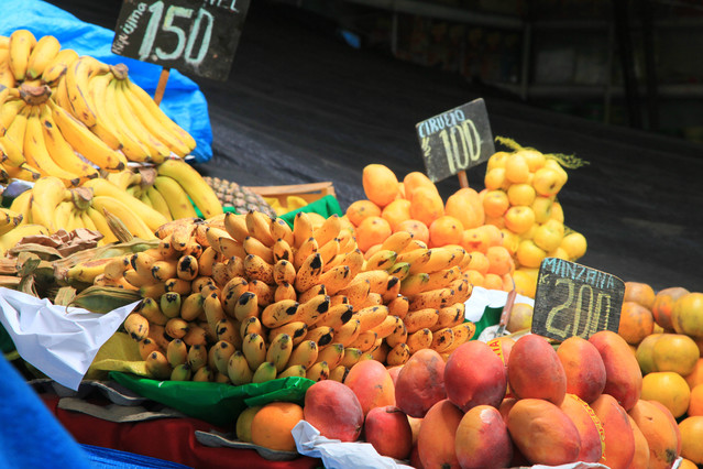 Targ owocow i innych produktow. Arequipa, Peru. Targ owoców i